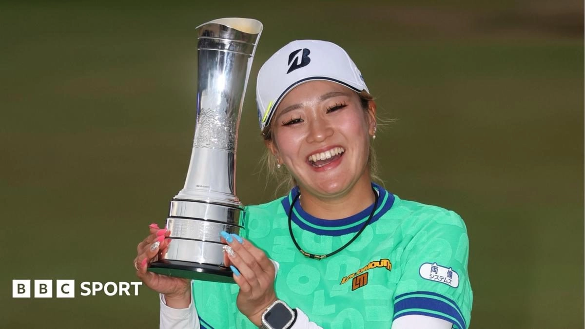 2026年女子公开赛:桑原志保在加时赛中击败埃斯特·亨塞莱特夺冠